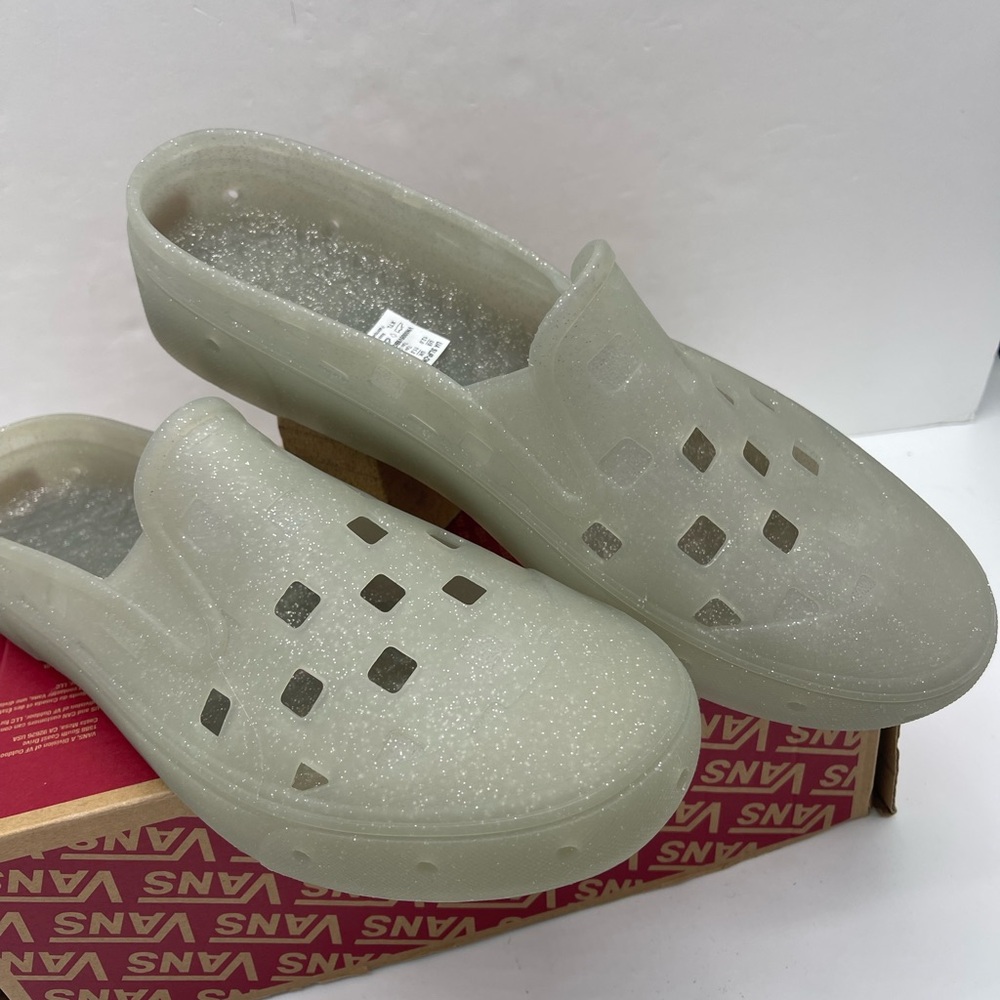 Vans Men’s Slip-On Mule Trk
Glitter Gray
VN0005V8BGF Sandals Sneakers - Picture 2 of 16
